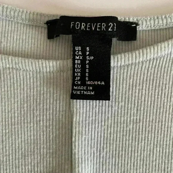 Forever 21 crop top with twist detail at waist - Picture 5 of 6